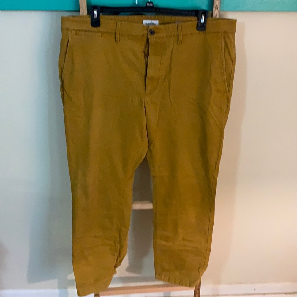 Men’s khaki pants